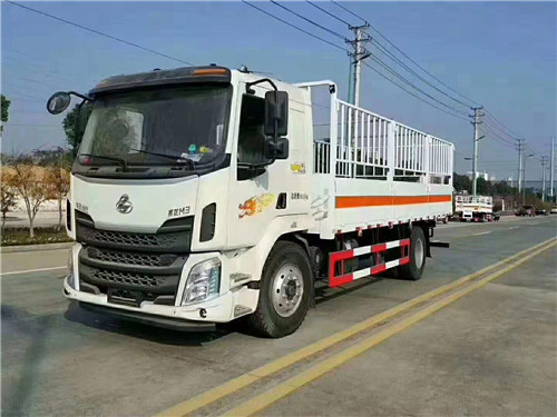 氣瓶運輸車爆款車型經(jīng)典推薦:東風柳汽廂長6.8米氣瓶運輸車