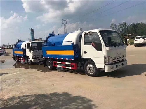 慶鈴五十鈴清洗吸污車出口到菲律賓，污水箱4.2方，水箱2方