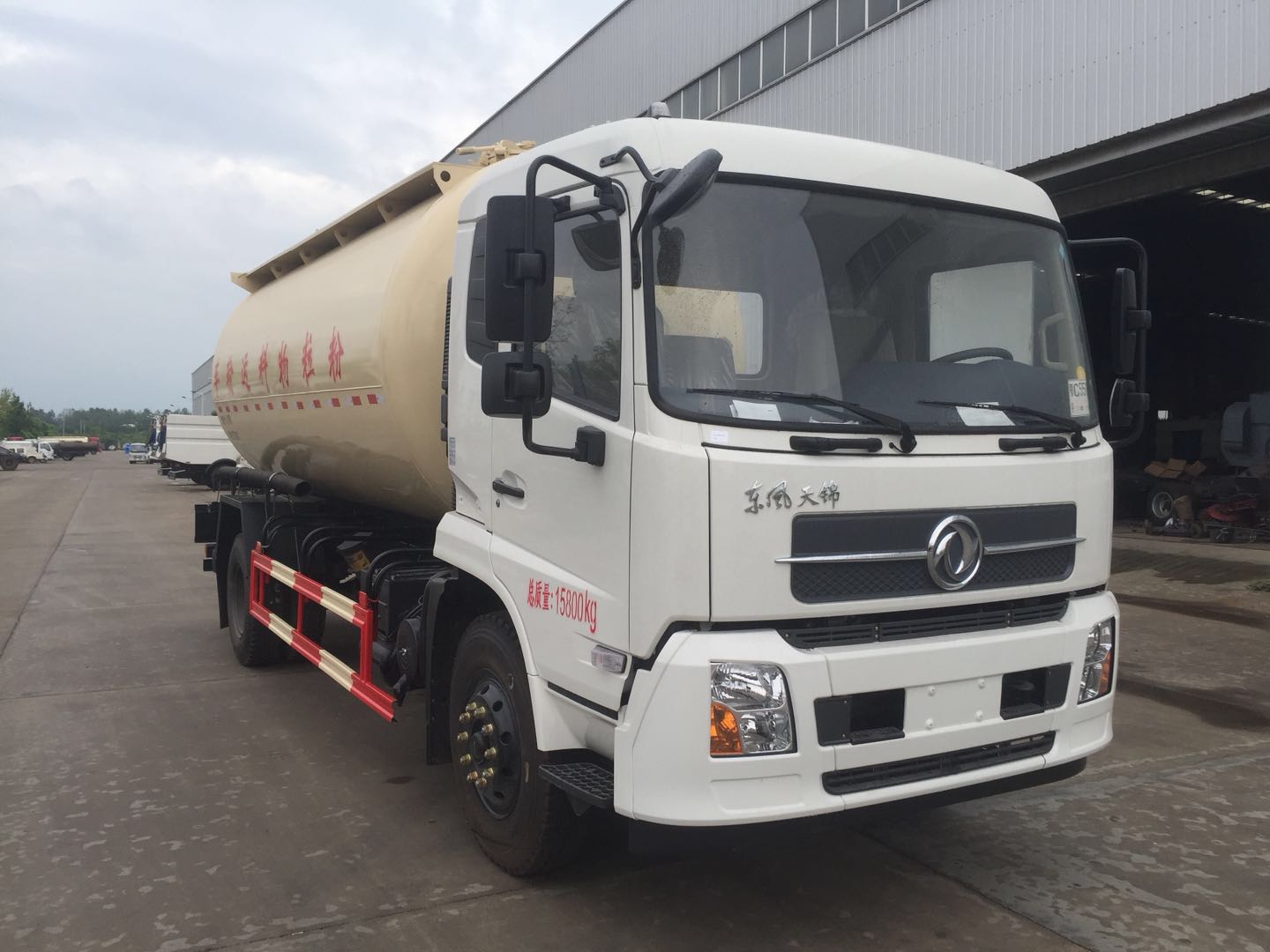 粉料物料運(yùn)輸車(chē)（粉罐車(chē)）司機(jī)看過(guò)來(lái) 你真的會(huì)保養(yǎng)操作嗎？