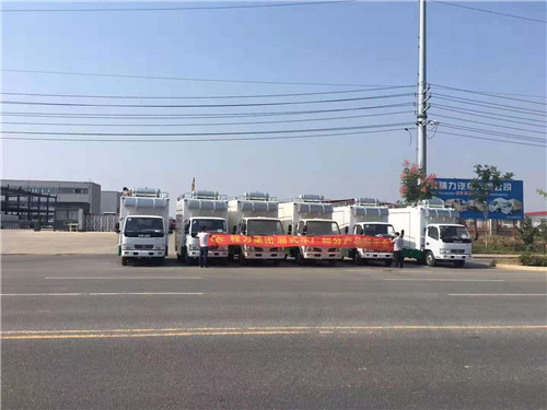 6臺(tái)東風(fēng)多利卡餐車發(fā)往云南