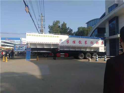 庫(kù)車錦瑞生豬養(yǎng)殖有限責(zé)任公司訂購(gòu)66方半掛散裝飼料運(yùn)輸車