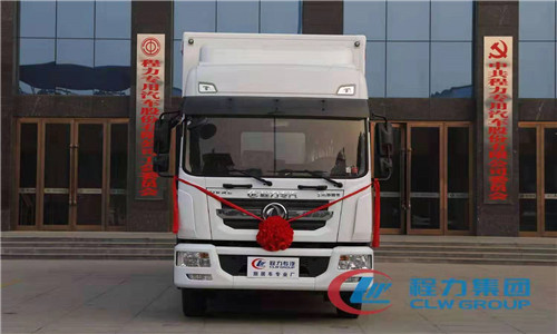 電視轉(zhuǎn)播車機動靈活，小型車載