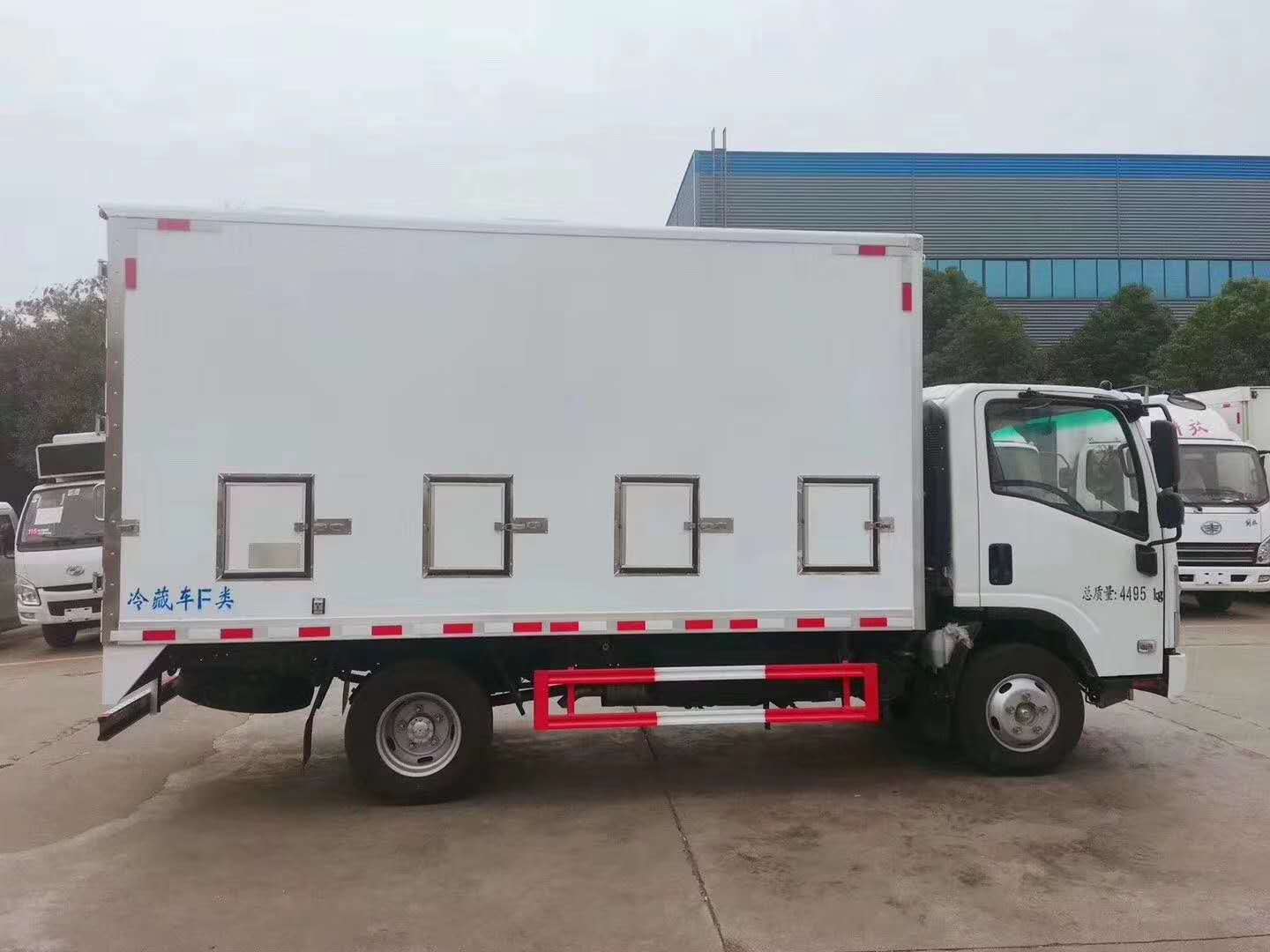 慶鈴五十鈴國六KV100雞苗運(yùn)輸車，三人座寬體駕駛室