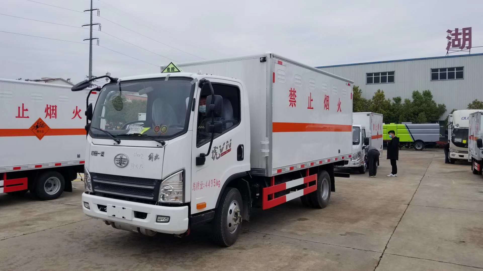 解放虎VN藍(lán)牌危險(xiǎn)品廂式運(yùn)輸車(chē)，解放卡車(chē)，掙錢(qián)機(jī)器