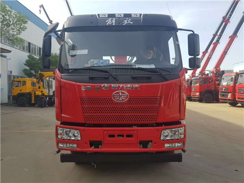 解放J6單橋5.6米程力威龍6.3噸4節(jié)臂隨車吊參數介紹