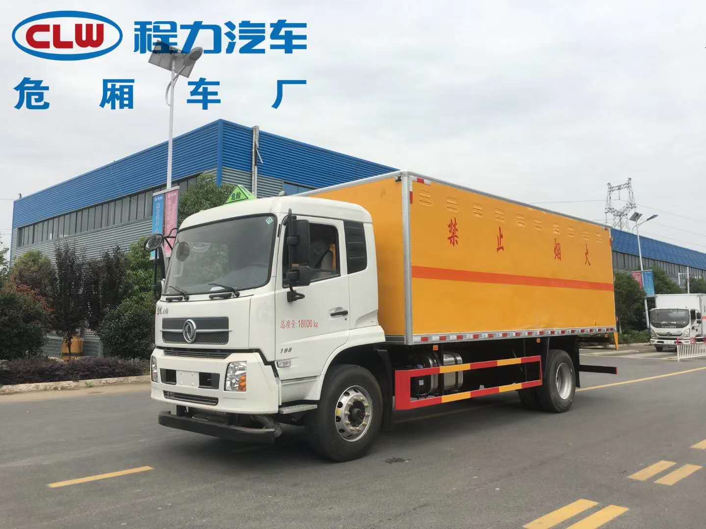 東風(fēng)天錦5000MM軸距八類(lèi)危險(xiǎn)品廂式運(yùn)輸車(chē),6.6米貨廂