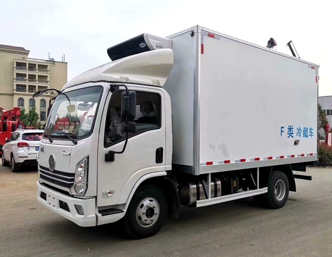 陜汽德龍K3000冷藏車，匹配濰柴130馬力，廂體3.7米，4.1米