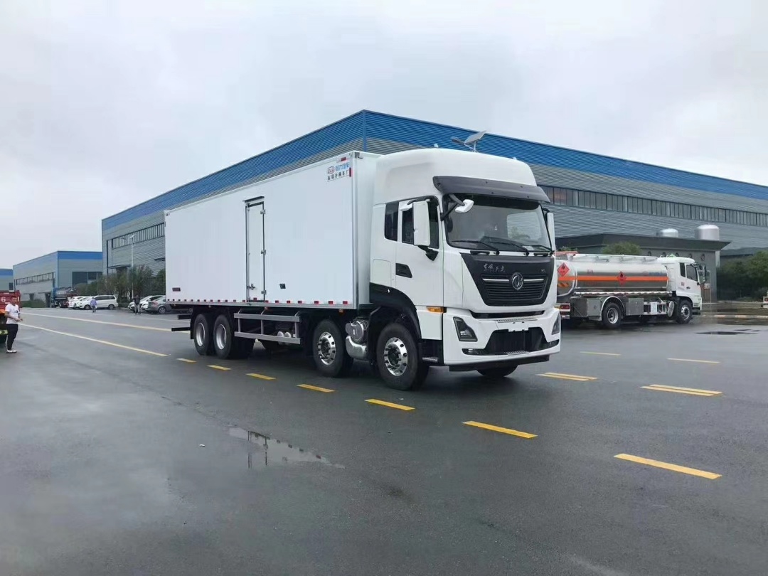 國六東風天龍KL前四后八冷藏車新品上市。
