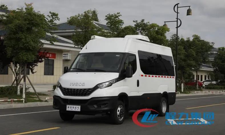 程力高端進口依維柯福祉房車、奔馳無線通訊壓制車“雙雄”出征，爭霸江湖圈粉無數(shù)成市場新寵
