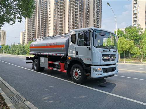 東風(fēng)天錦12.5方油罐車(chē)圖片配置詳解