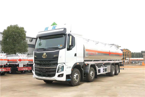 顏值擔當，實力悍將東風柳汽8*4運油車（國六）全國熱銷