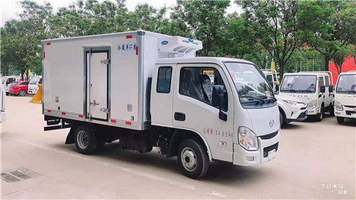 躍進(jìn)小福星S70排半冷藏車大空間儲物，午休不用愁