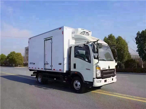 重汽豪沃國六“小金牛”冷藏車，現(xiàn)車一臺(tái)，隨提隨走