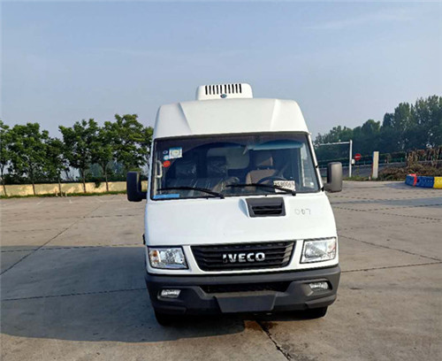 8.5立方的面包型冷藏車(chē)首當(dāng)選依維柯長(zhǎng)軸冷藏車(chē)