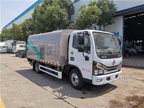 國六東風(fēng)小多利卡護(hù)欄清洗車現(xiàn)車一臺(tái)