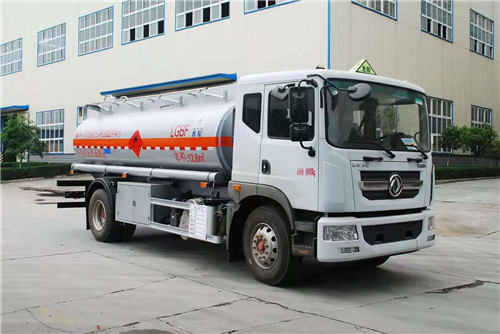 國六東風D9型10.8噸柴油加油車、13方國六東風油罐車