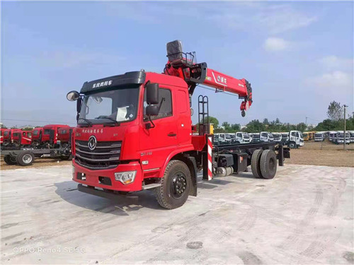 國六東風(fēng)D3廂長5.1米隨車吊匹配程力威龍牌6.3噸四節(jié)直臂吊機(jī)