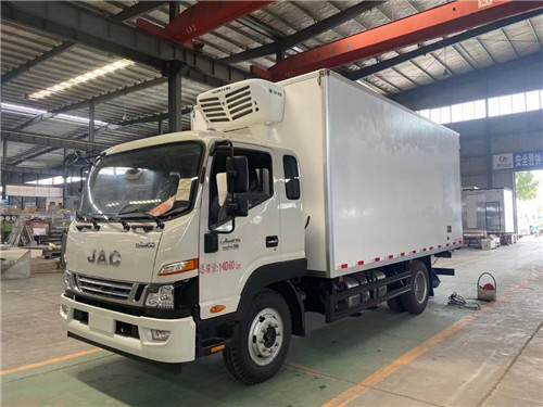 國六江淮中卡德沃斯5.5米冷藏車，10噸國六冷藏車