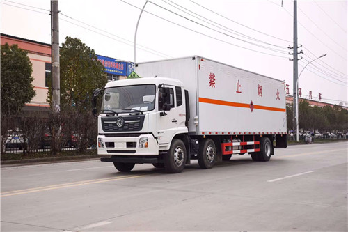 國六天錦小三軸易燃液體、氣體、雜項(xiàng)廂式運(yùn)輸車