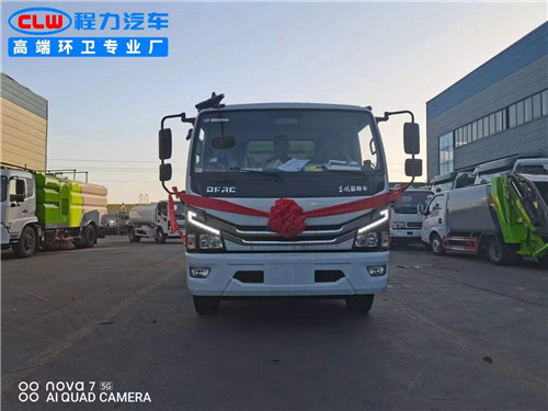 國六東風(fēng)大多利卡掃路車，水箱2.5m3 垃圾箱5m3