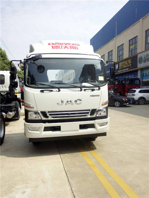 國(guó)六江淮德沃斯V9 6.8米冷藏車(chē)