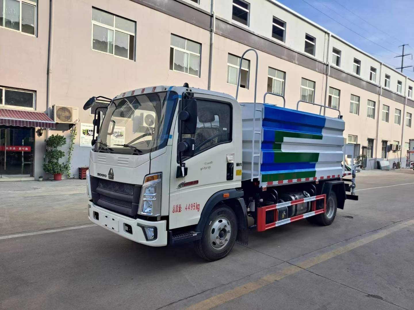藍牌！上包?牌—重汽豪沃7灑方?水車