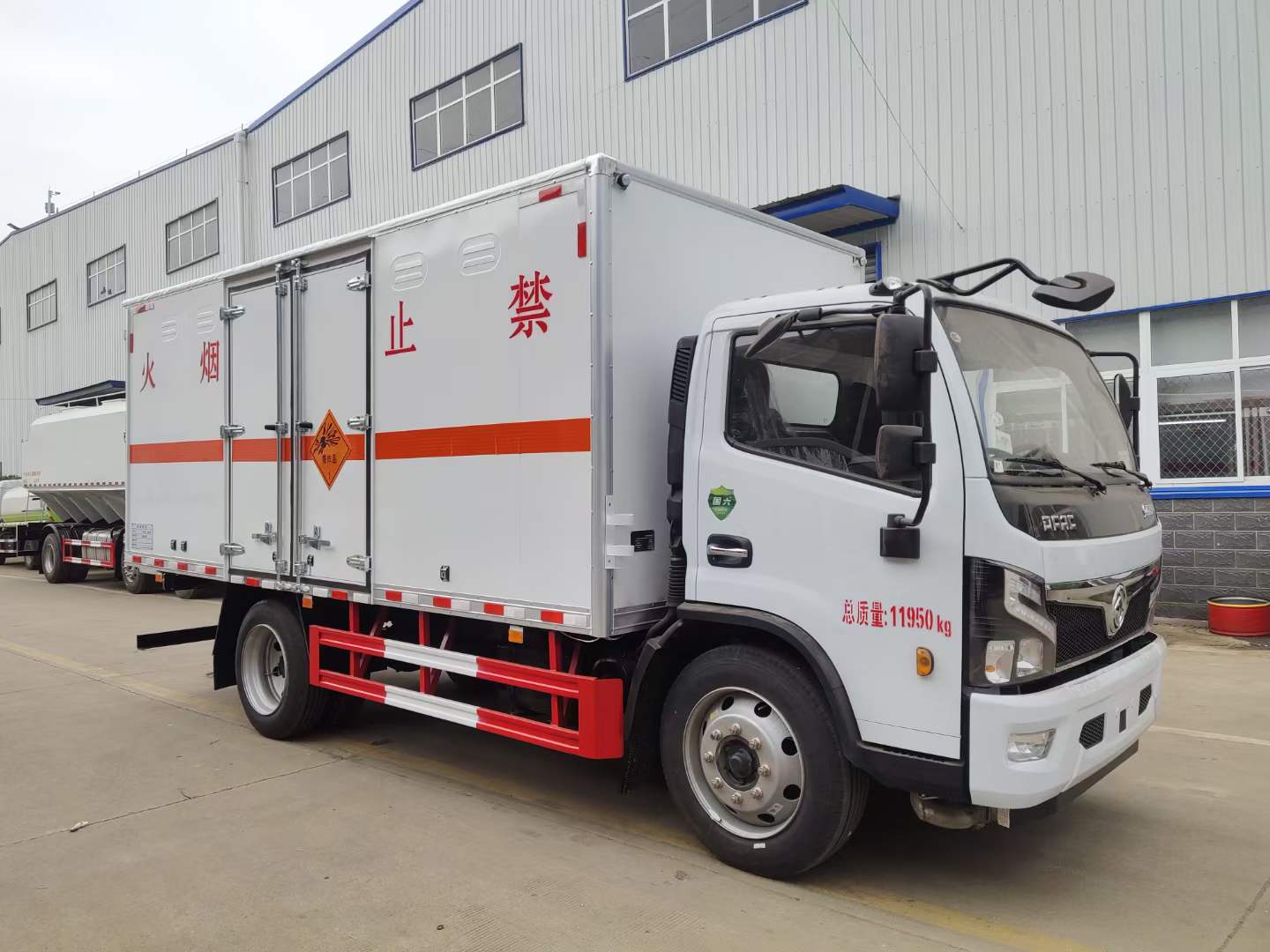 東風福瑞卡F7氣瓶運輸車，危貨廂式車，訂車返2000油卡