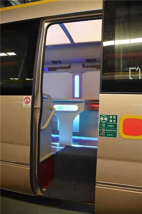 程力豐田高端商務禮賓車，用于轉運來武漢參加軍運會的國賓內飾圖片