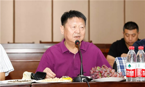 董事長程道國講道，希望大家珍惜我們國家來之不易的和平建設(shè)最幸福的時(shí)代，一定要奮發(fā)有為，戒驕戒躁砥礪前行，為程力公司的未來和舟共濟(jì)共創(chuàng)美好。