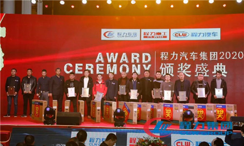 新的一年里，程力主要建設(shè)內(nèi)容和規(guī)模為：程力專(zhuān)汽，進(jìn)一步壯大和美化，更高質(zhì)量發(fā)展；程力汽車(chē)，將完成四期應(yīng)急產(chǎn)業(yè)基地項(xiàng)目建設(shè)，并實(shí)現(xiàn)全面投產(chǎn)；程力重工，建成600畝工業(yè)園（也就是在現(xiàn)有地后面所有地），全面投產(chǎn)。產(chǎn)品及產(chǎn)量：在“四五”規(guī)劃末，每個(gè)子公司對(duì)標(biāo)一個(gè)市內(nèi)企業(yè)要超過(guò)對(duì)標(biāo)企業(yè)的產(chǎn)量和質(zhì)量，所有子公司均要達(dá)到國(guó)內(nèi)綜合產(chǎn)量最高的目標(biāo)。