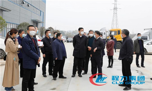 程力汽車集團總經(jīng)理程阿羅對曹廣晶副省長在百忙之中來程力汽車集團調(diào)研表達衷心感謝，向領導們立下了軍令狀，程力一定會抓好目前產(chǎn)能恢復和國家相關優(yōu)惠政策的大好機遇，在保質(zhì)保量完成既定生產(chǎn)目標任務的同時，緊跟時代步伐加大先進技術和新產(chǎn)品的研發(fā)投入，牢牢把握市場的發(fā)展動向。始終把品牌發(fā)展、品牌效應作為首要工作任務，將程力這一優(yōu)秀的品牌打造成為湖北省優(yōu)秀民營企業(yè)的一張“金字招牌”。