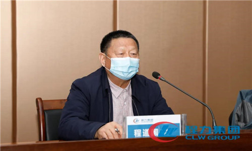 最后，集團(tuán)公司黨委書記何儒安宣讀了《程力集團(tuán)關(guān)于宣傳管理工作實(shí)施“五個(gè)一”新媒體矩陣工程的通知》，并對該工程的實(shí)施安排和重要意義發(fā)表了重要講話，并對會議進(jìn)行總結(jié)發(fā)言。