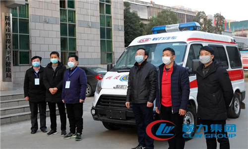 疫情發(fā)生以來，湖北省政協(xié)委員、省工商聯(lián)副會長程力汽車集團總經(jīng)理程阿羅傾力社會急需提供便利—— 緊急生產(chǎn)，讓程力防控疫情的戰(zhàn)車馳援一線 1月24日，武漢、隨州等地新冠肺炎確診病例、疑似病例節(jié)節(jié)攀升，許多醫(yī)護人員因救護車輛不足不能及時到達患者家進行轉(zhuǎn)治。面對疫情不斷蔓延，程阿羅急一線之所急，思索著如何為抗擊疫情做點貢獻？經(jīng)過商定，發(fā)揮自身優(yōu)勢，打造防疫救護車輛支援一線。 說起容易，做起難。正直春節(jié)，員工休假在家，而且全市封城，人員不準外出。為了迅速解決此類問題，他一邊上報市政府，一邊通知在隨員工做好準備。 特