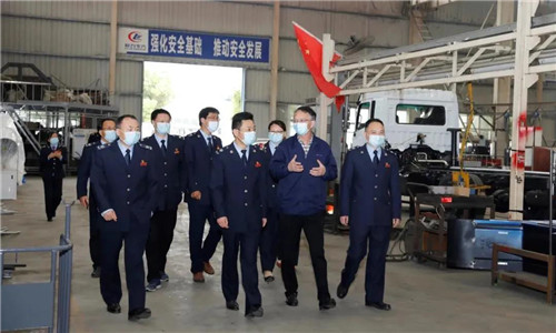 稅務局領導參觀了程力汽車集團工業(yè)園的自動化生產(chǎn)流水車間后，對其給予了高度評價；在目前疫情環(huán)境嚴峻的大環(huán)境下，程力汽車集團所展現(xiàn)出的雄厚實力是對隨州市經(jīng)濟復蘇穩(wěn)步發(fā)展的重要保障，是穩(wěn)固全市稅收工作的重要基石。