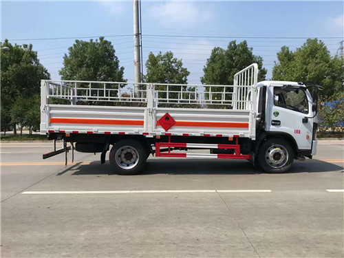 東風(fēng)福瑞卡52米氣瓶運(yùn)輸車(chē) (2).jpg