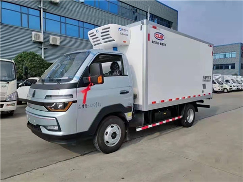 國六豪沃新款智相跨界冷藏車，3.8米藍(lán)牌國六冷藏車
