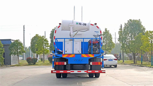 福田時(shí)代領(lǐng)航ES7小三軸18方抑塵車(chē)