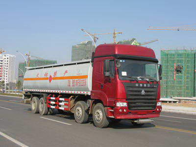 重汽24方運(yùn)油車(chē)