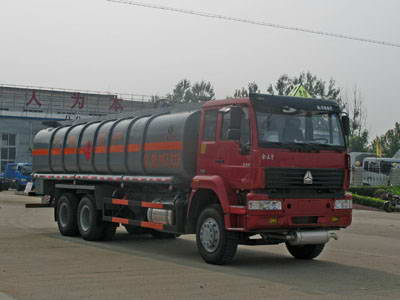 重汽18方后雙橋運(yùn)油車(chē)