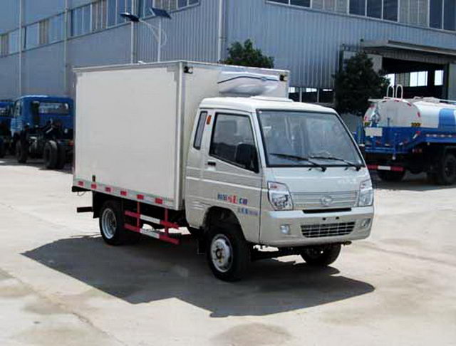 小型國(guó)四時(shí)風(fēng)柴油冷藏車(chē)