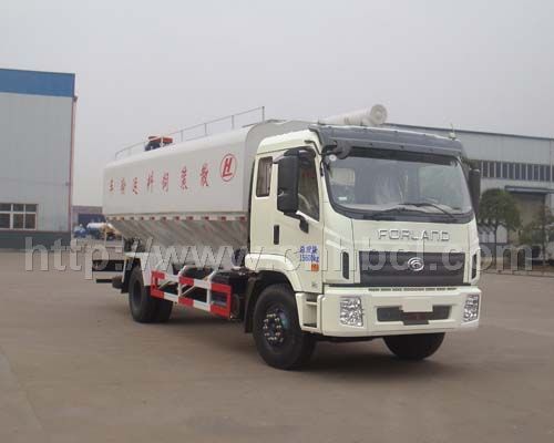 國(guó)四福田瑞沃7噸散裝飼料運(yùn)輸車(chē)