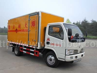 國(guó)四東風(fēng)爆破器材運(yùn)輸車(chē)