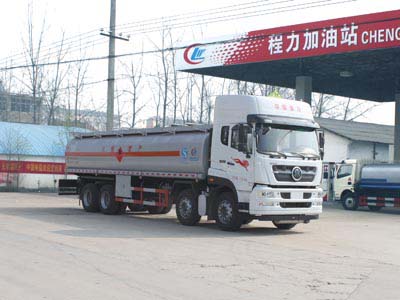 國(guó)五重汽前四后八運(yùn)油車