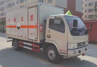 國五東風(fēng)廂長4.12米腐蝕性物品廂式運輸車
