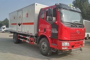 國(guó)五解放腐蝕性物品廂式運(yùn)輸車(chē) 