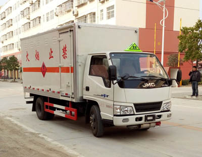 國(guó)五江鈴廂長(zhǎng)4.2米易燃液體廂式運(yùn)輸車(chē) 