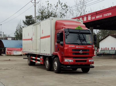國(guó)五東風(fēng)柳汽易燃液體廂式運(yùn)輸車(chē) 