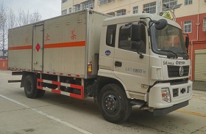 國(guó)五東風(fēng)易燃液體廂式運(yùn)輸車(chē)